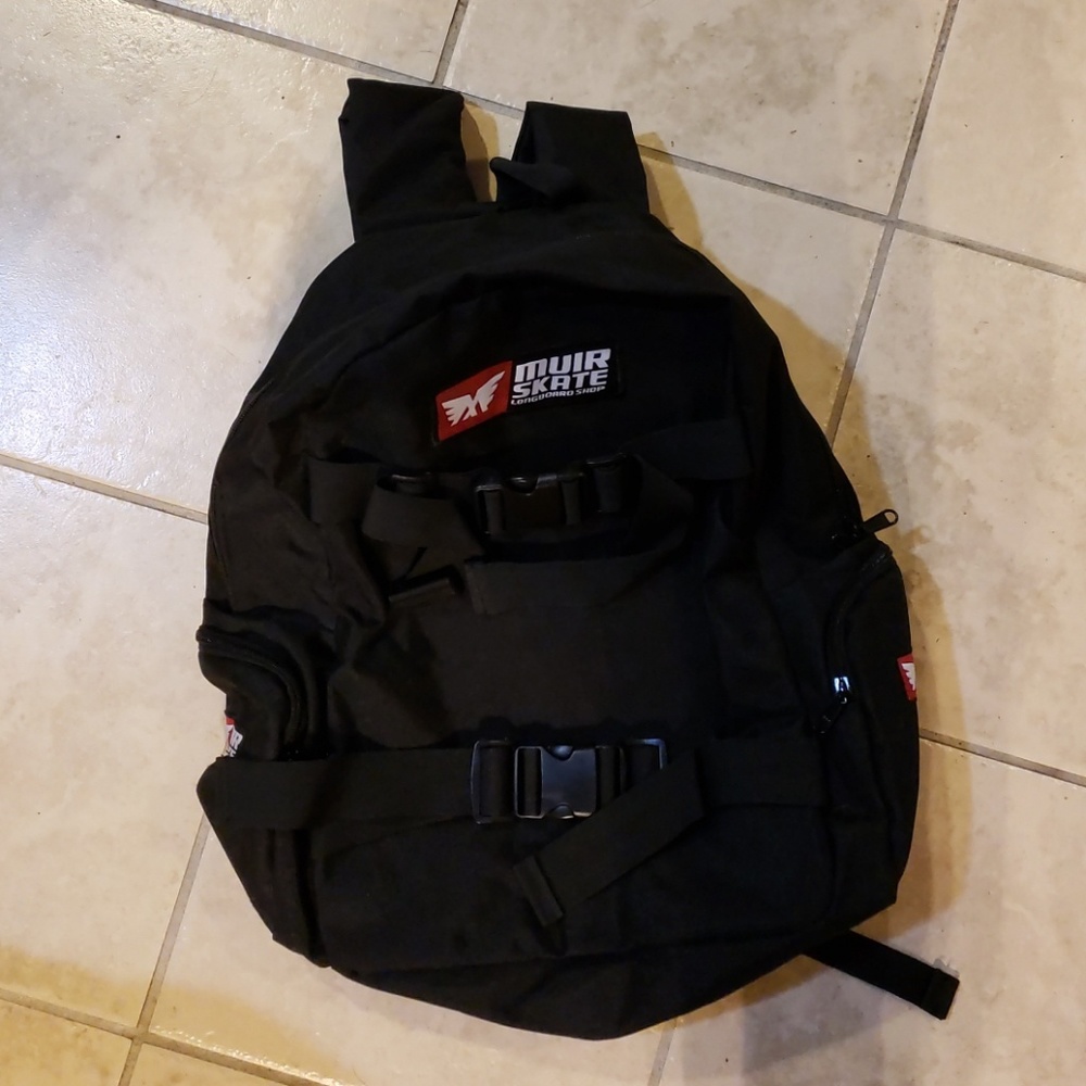 Mur skate  skateboard book bag